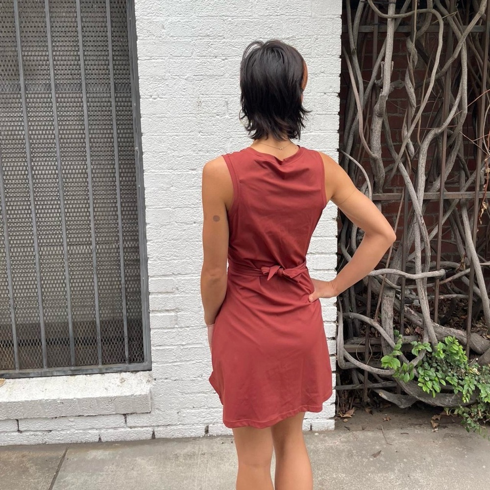 Halara Orange cutout workout dress / fits like a size small - Picture 4 of 7